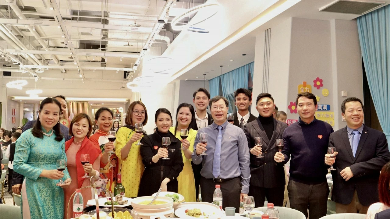 Cộng đồng người Việt Nam tại Tr&ugrave;ng Kh&aacute;nh, Tứ Xuy&ecirc;n tưng bừng đ&oacute;n Xu&acirc;n B&iacute;nh Ngọ 2026