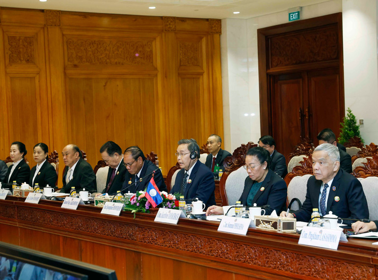 Chủ tịch Quốc hội Lào Saysomphone Phomvihane phát biểu tại cuộc hội kiến Tổng Bí thư Tô Lâm. (Ảnh: Thống Nhất/TTXVN)