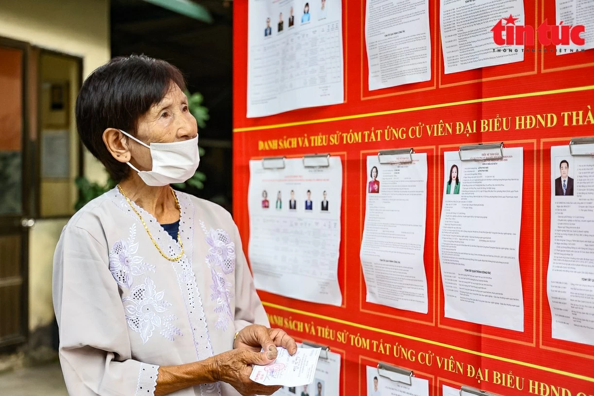 Những 'nhân chứng lịch sử' kể chuyện bầu cử qua các thời kỳ Những 'nhân chứng lịch sử' kể chuyện bầu cử qua các thời kỳ