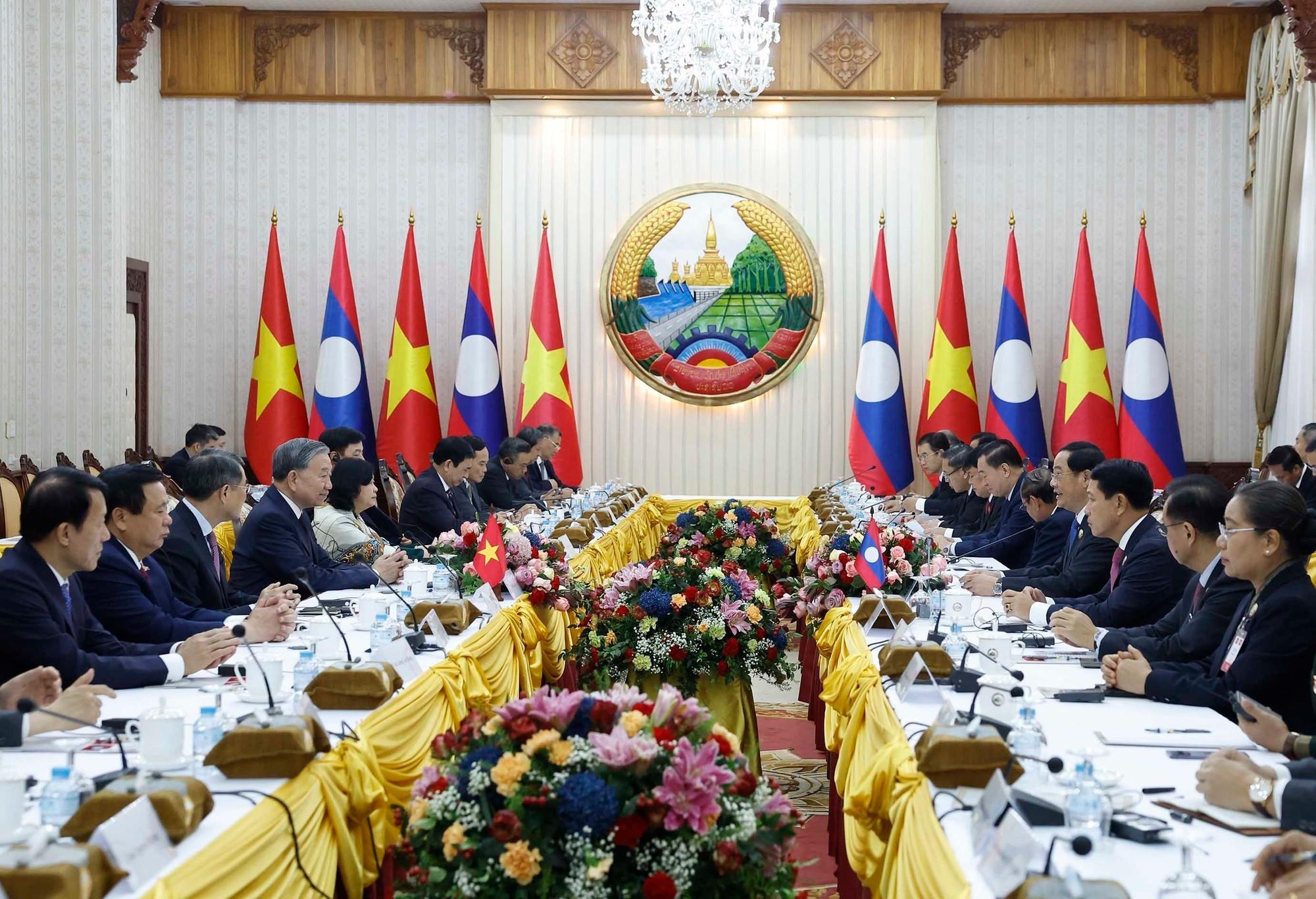 Tổng Bí thư Tô Lâm hội kiến Thủ tướng Lào Sonexay Siphandone. (Ảnh: Thống Nhất/TTXVN) vna-potal-tong-bi-thu-to-lam-hoi-kien-thu-tuong-lao-8444354.jpg