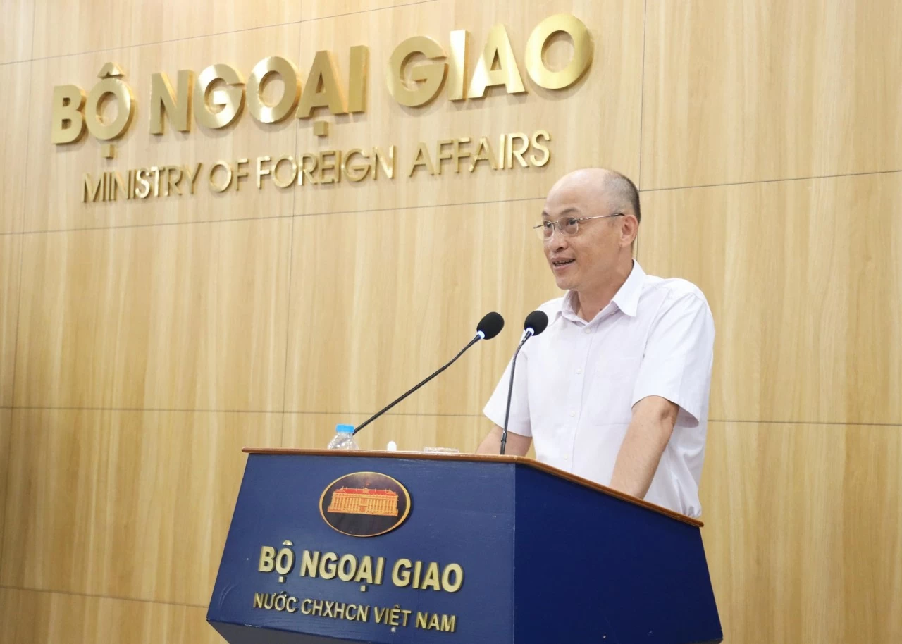 Đồng chí Nguyễn Xuân Ánh, Uỷ viên Ban Thường vụ chuyên trách phát biểu kết luận buổi nói chuyện. (Ảnh: Thành Long) Đồng chí Nguyễn Xuân Ánh, Uỷ viên Ban Thường vụ chuyên trách phát biểu kết luận buổi nói chuyện. (Ảnh: Thành Long)