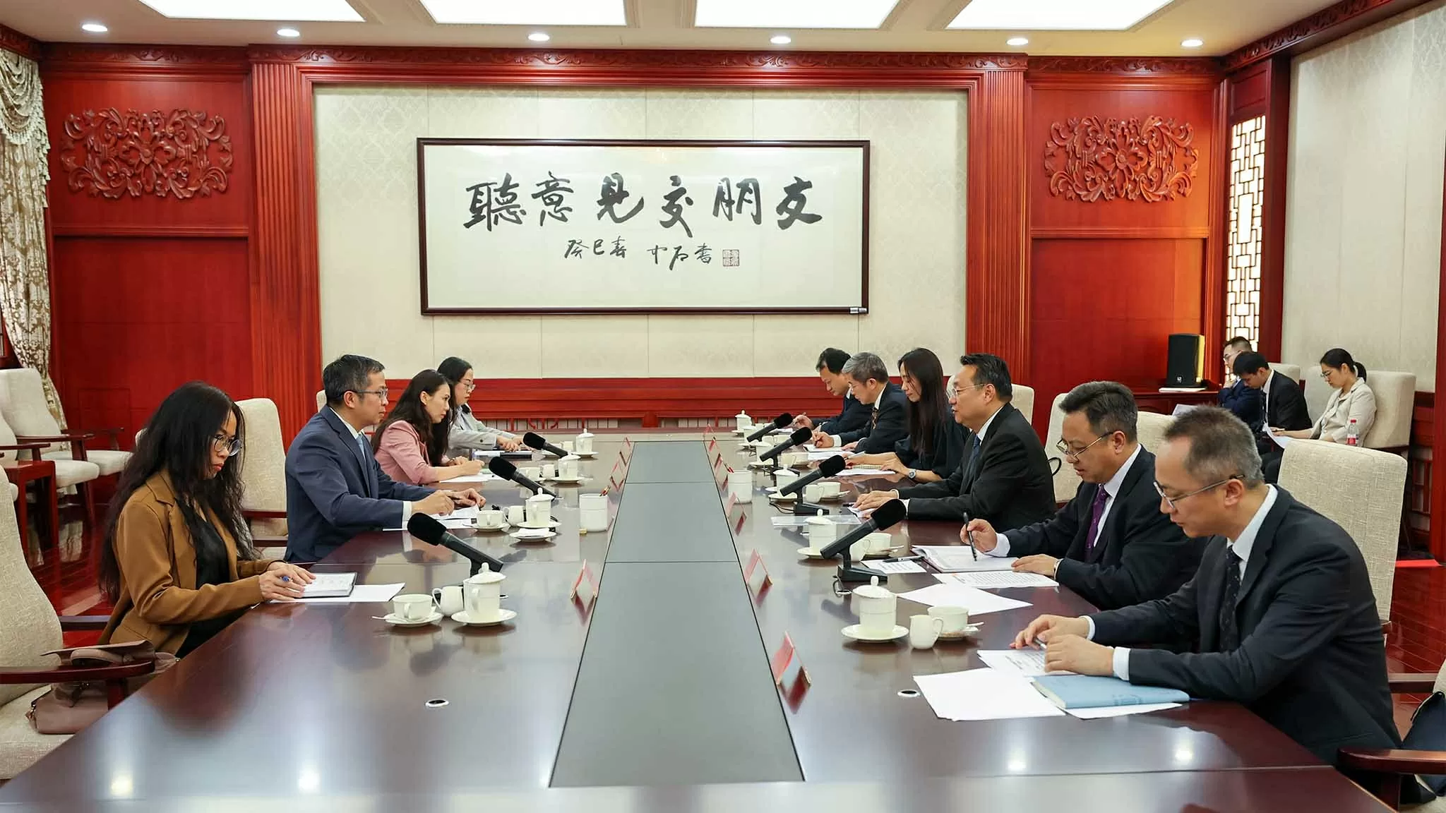 Đại sứ Phạm Thanh Bình hội kiến Phó Trưởng ban Tuyên truyền Trung ương Đảng Cộng sản Trung Quốc