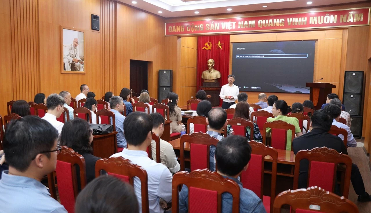 đồng chí Nguyễn Văn Dương, Phó Bí thư Đảng ủy, Phó Giám đốc Khu Di tích Chủ tịch Hồ Chí Minh tại Phủ Chủ tịch đã chia sẻ thêm nhiều thông tin, tư liệu quý về cuộc đời, sự nghiệp và tư tưởng của Chủ tịch Hồ Chí Minh. (Ảnh: Thành Long) đồng chí Nguyễn Văn Dương, Phó Bí thư Đảng ủy, Phó Giám đốc Khu Di tích Chủ tịch Hồ Chí Minh tại Phủ Chủ tịch đã chia sẻ thêm nhiều thông tin, tư liệu quý về cuộc đời, sự nghiệp và tư tưởng của Chủ tịch Hồ Chí Minh. (Ảnh: Thành Long)