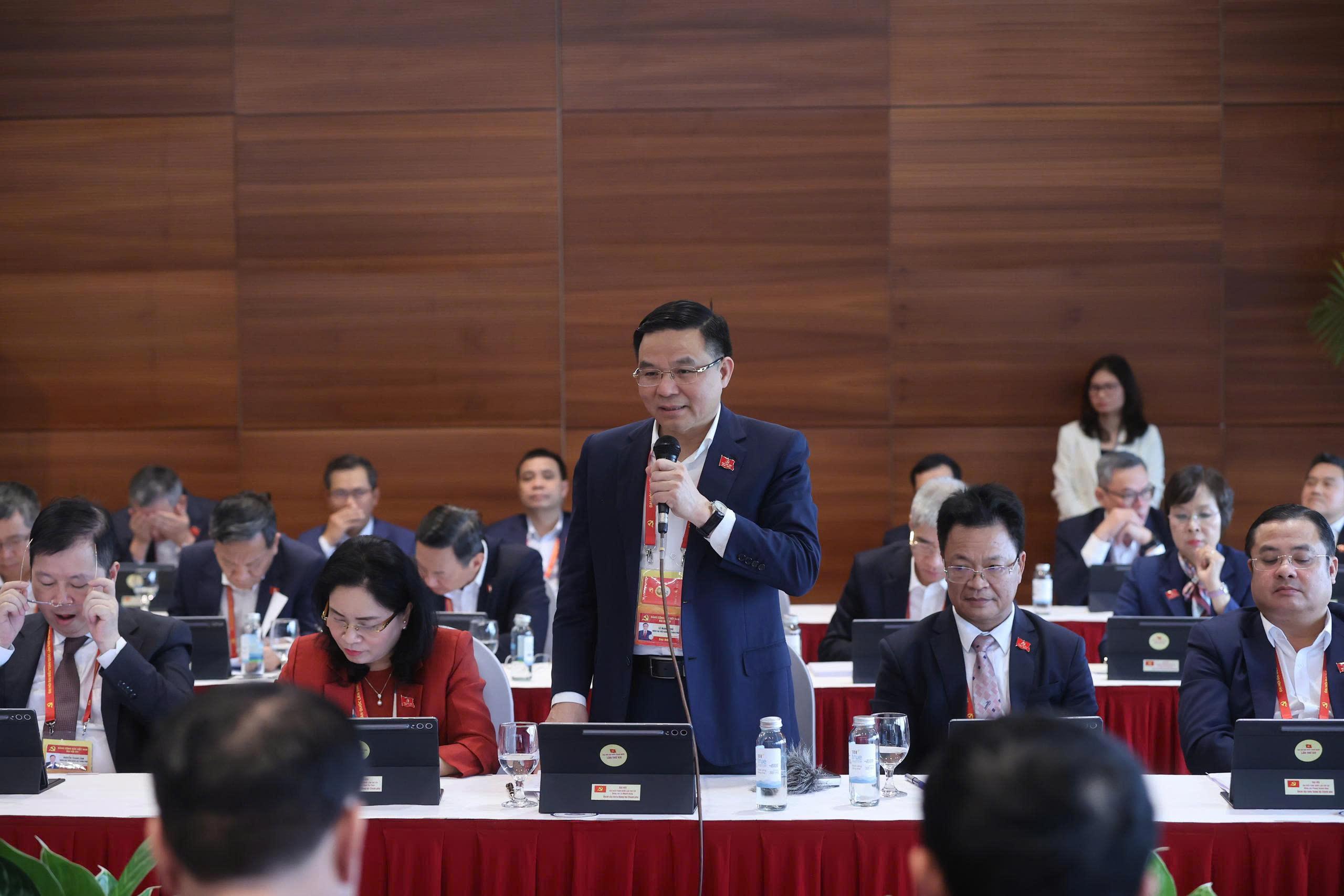 Quyền Bộ trưởng Bộ C&ocirc;ng Thương L&ecirc; Mạnh H&ugrave;ng ph&aacute;t biểu thảo luận tại Đo&agrave;n. Ảnh: TTXVN