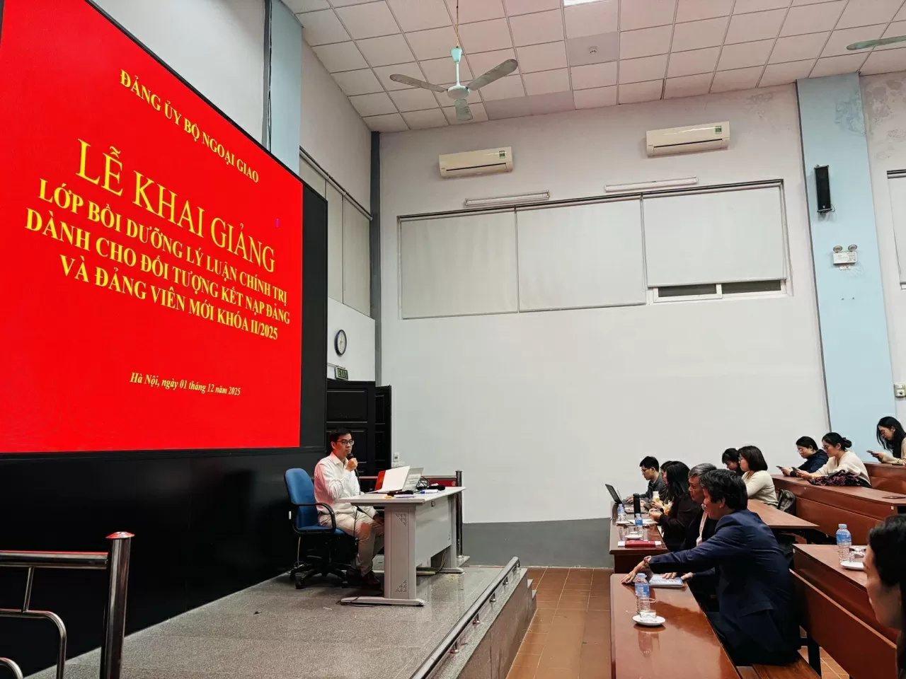 Đảng ủy Bộ Ngoại giao khai giảng Lớp bồi dưỡng lý luận chính trị đợt II năm 2025