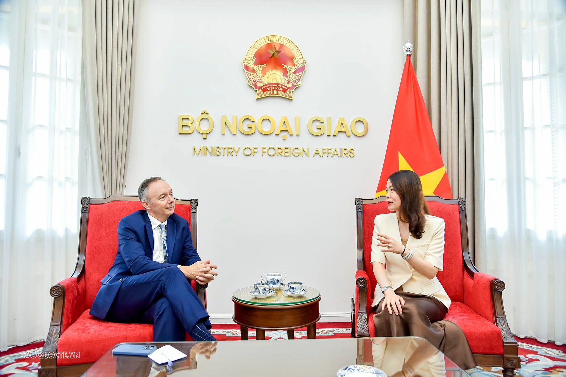 Thứ trưởng Ngoại giao Nguyễn Minh Hằng tiếp Chủ tịch Đại học Fulbright Việt Nam