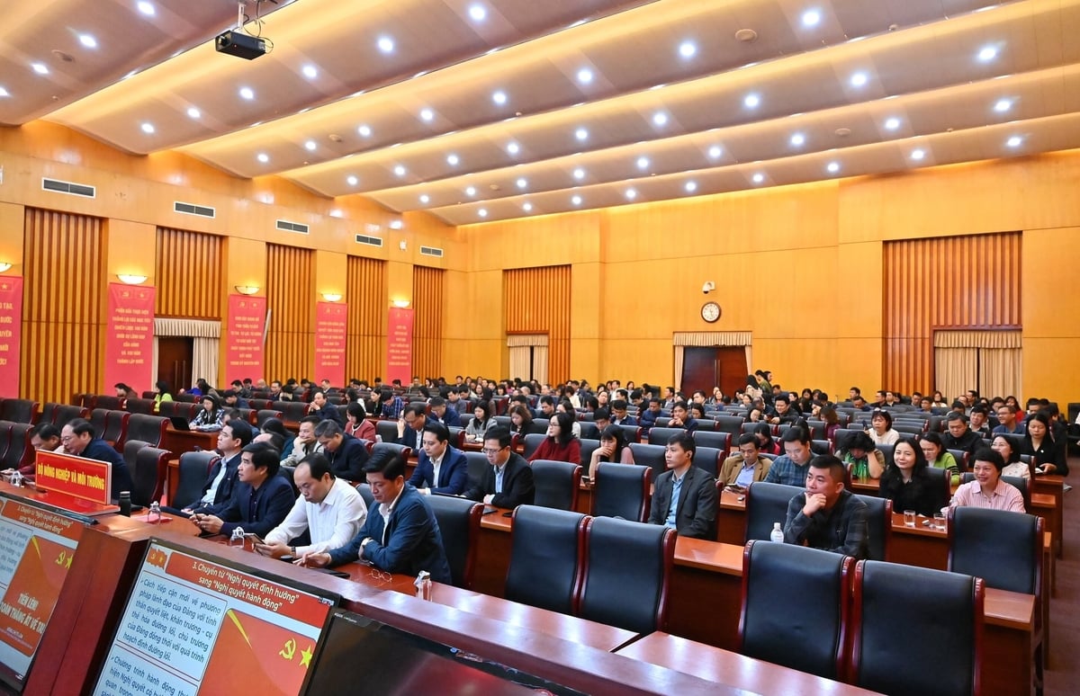 Các đảng viên thuộc Đảng ủy Bộ Nông nghiệp và Môi trường tham dự Hội nghị tại trụ sở Bộ Nông nghiệp và Môi trường. Ảnh: Kiều Chi.