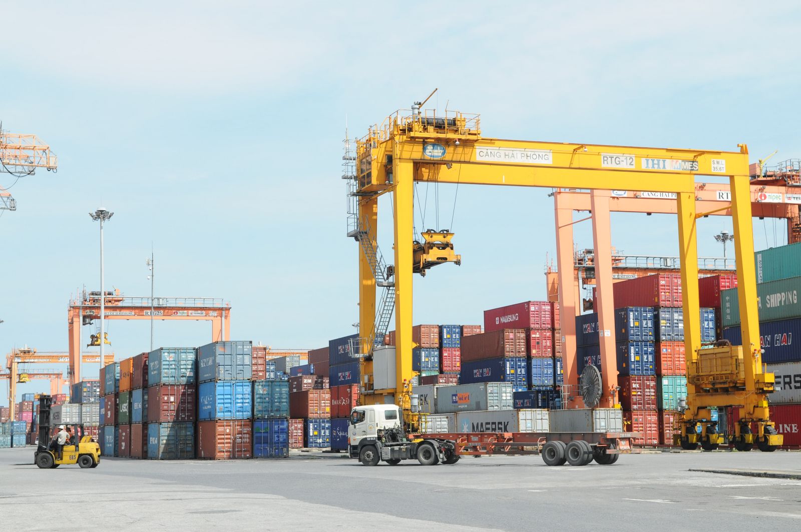 Xuất nhập khẩu tiếp tục l&agrave; điểm s&aacute;ng nổi bật của nền kinh tế với tốc độ tăng trưởng b&igrave;nh qu&acirc;n 10,9%năm