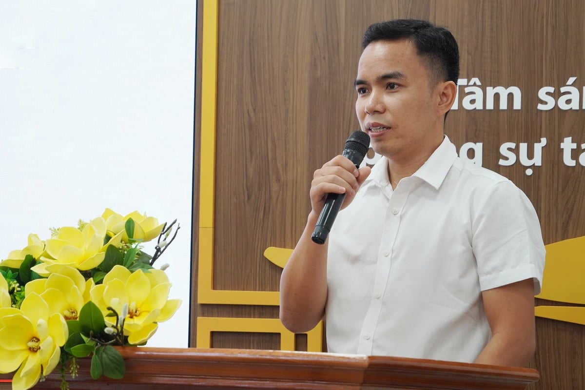 Đồng chí Lê Thanh Quảng (Chi bộ Mạng lưới trạm Khí tượng thủy văn) phát biểu tại lễ bế mạc lớp bồi dưỡng lý luận chính trị dành cho Đảng viên mới. Ảnh: Nguyễn Thủy.