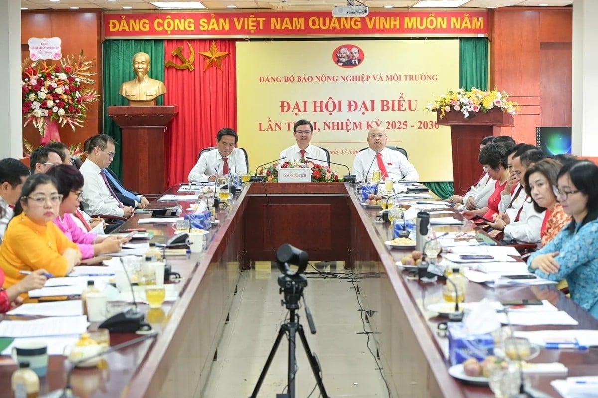Đại hội Đảng bộ Báo Nông nghiệp và Môi trường nhiệm kỳ 2025-2030 - nơi xác định vai trò của báo chí trong bảo vệ nền tảng tư tưởng trên không gian mạng. Ảnh: Tùng Đinh. Đại hội Đảng bộ Báo Nông nghiệp và Môi trường nhiệm kỳ 2025-2030 - nơi xác định vai trò của báo chí trong bảo vệ nền tảng tư tưởng trên không gian mạng. Ảnh: Tùng Đinh.