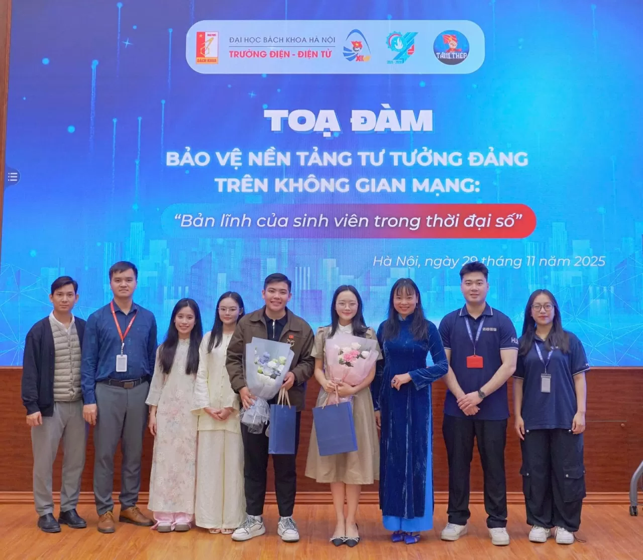 Các đại biểu chụp ảnh lưu niệm. (Nguồn: BTC)