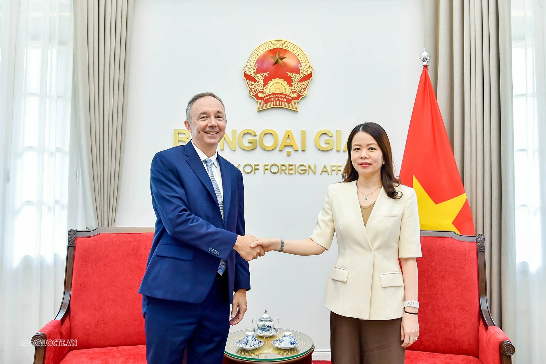 Thứ trưởng Ngoại giao Nguyễn Minh Hằng tiếp Chủ tịch Đại học Fulbright Việt Nam