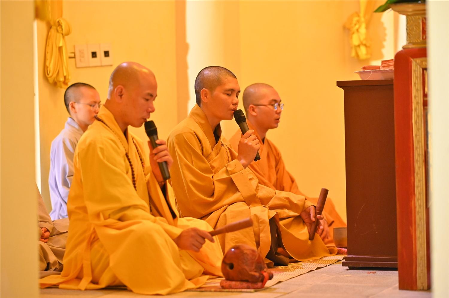 Có những con người lặng lẽ giữ gìn và lan tỏa tinh thần từ bi của đạo Phật bằng những hành động giản dị mỗi ngày Có những con người lặng lẽ giữ gìn và lan tỏa tinh thần từ bi của đạo Phật bằng những hành động giản dị mỗi ngày