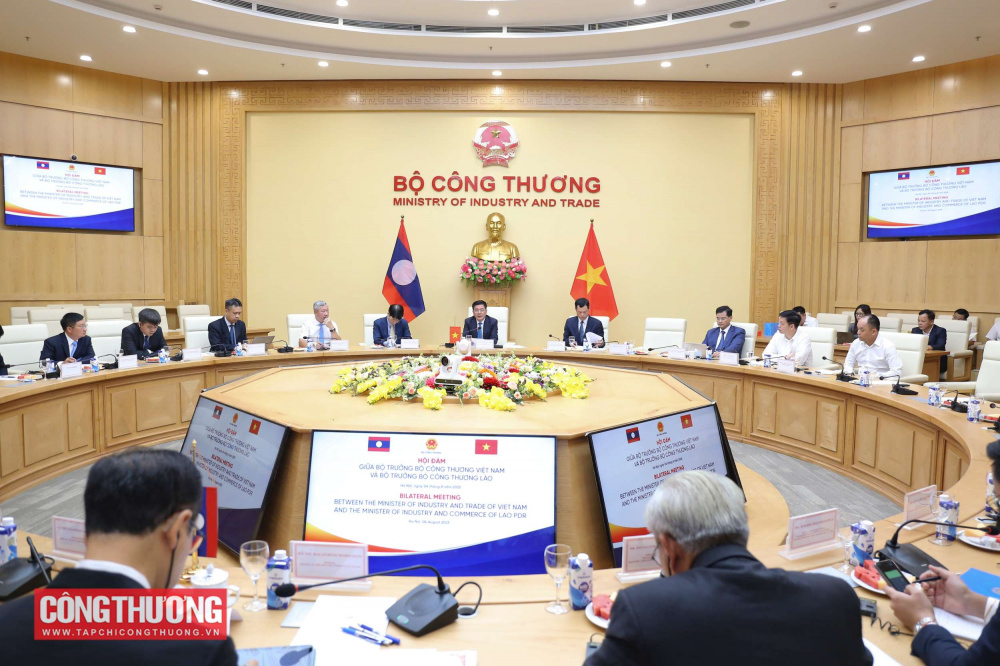 Tăng cường kết nối, tạo nền tảng vững chắc phát triển quan hệ Việt Nam - Lào lên tầm cao mới