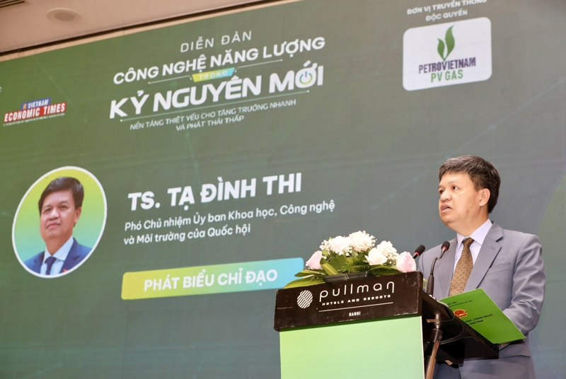 TS. Tạ Đình Thi - Phó Chủ nhiệm Ủy ban Khoa học, Công nghệ và Môi trường của Quốc hội cho rằng, việc ứng dụng các công nghệ hiện đại, tiên tiến, cũng như chuyển đổi sang các nguồn năng lượng tái tạo, năng lượng mới không còn là lựa chọn, mà là con đường tất yếu để đảm bảo an ninh năng lượng, phát triển kinh tế bền vững và bảo vệ môi trường.