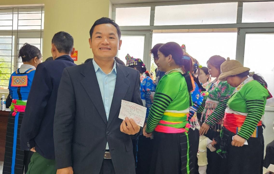 Anh Sung Văn Tùng, Trưởng điểm nhóm tôn giáo bản Chim cho biết bà con trong bản phấn khởi tham gia bầu cử, mong lựa chọn được những đại biểu có trách nhiệm với Nhân dân.