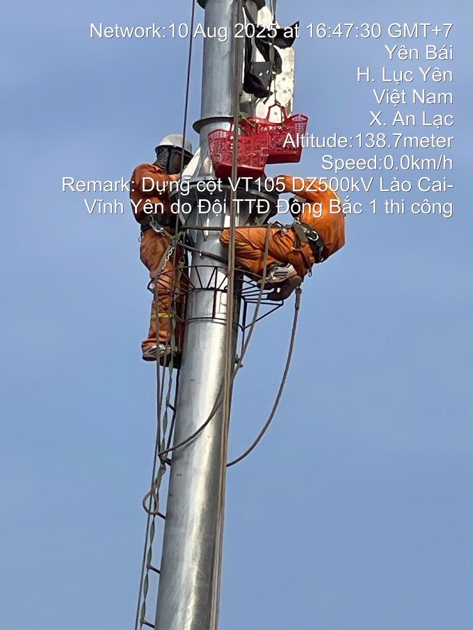 Đội TTĐ Đông Bắc 1 (PTC1) sử dụng sàn thao tác tại công trình đường dây 500kV Lào Cai - Vĩnh Yên