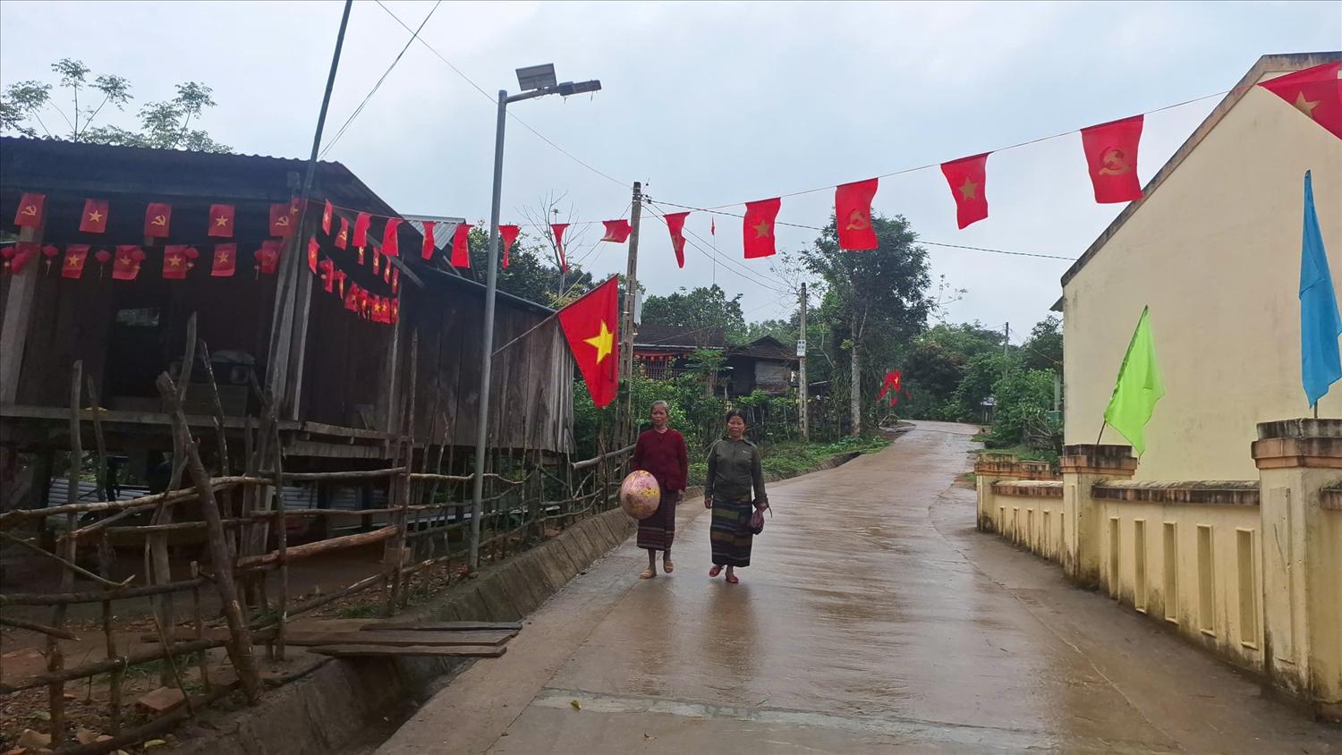 Không khí háo hức của ngày bầu cử được lan tỏa khắp các bản làng vùng cao