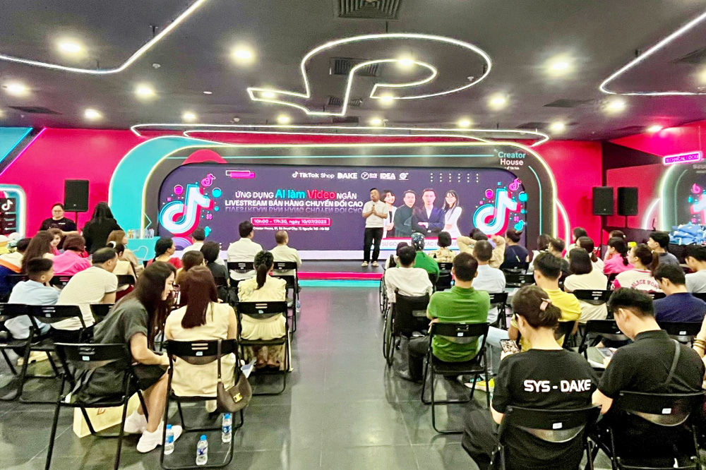 KOC LinhDLOF chia sẻ về những khó khăn và kinh nghiệm vượt qua trong thời gian đầu khi bước vào con đường livestream bán hàng tại sự kiện