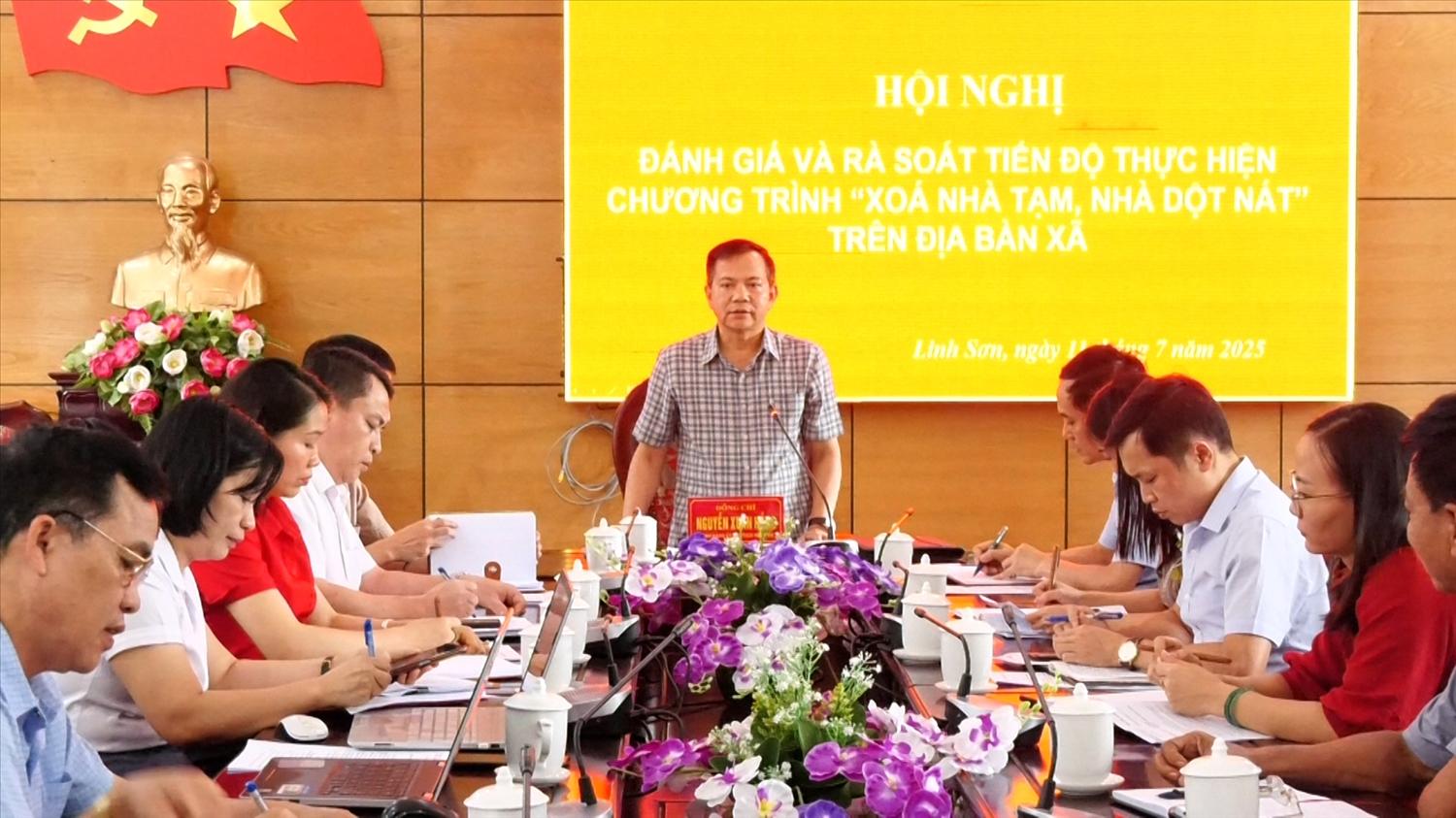 C&ocirc;ng t&aacute;c x&oacute;a nh&agrave; tạm, nh&agrave; dột n&aacute;t tr&ecirc;n địa b&agrave;n x&atilde; Linh Sơn lu&ocirc;n được l&atilde;nh đạo x&atilde; quan t&acirc;m, chỉ đạo s&aacute;t sao, g&oacute;p phần cải thiện điều kiện sống cho người d&acirc;n.