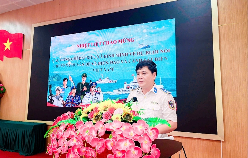 Thượng tá Nguyễn Thế Vinh - Phó Trưởng khoa Cơ bản, tuyên truyền biển, đảo về Luật Cảnh sát biển Việt Nam năm 2018