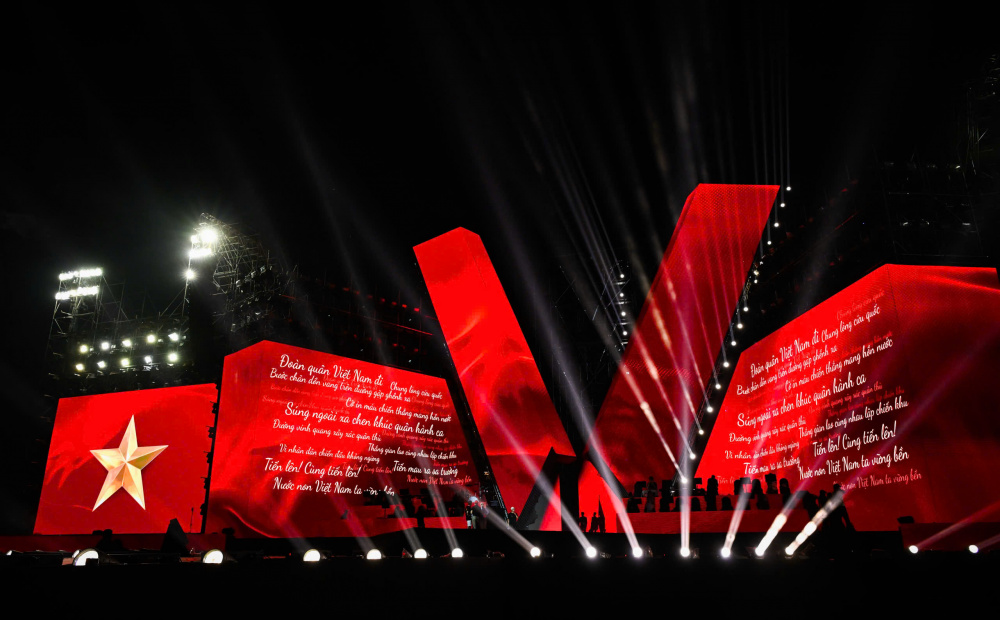 Mỹ Đình rực sáng, sẵn sàng cho đêm diễn ‘Tổ quốc trong tim’