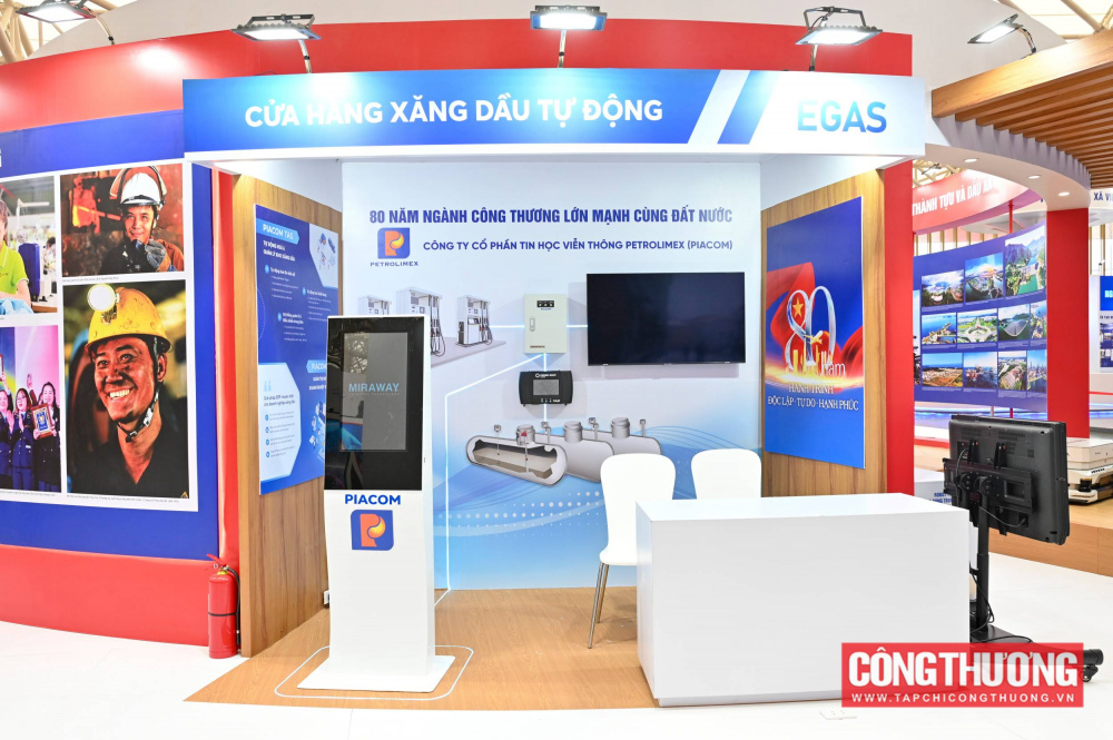 Cửa hàng xăng dầu thông minh là bộ giải pháp công nghệ tích hợp đồng bộ do Công ty Cổ phần Tin học viễn thông Petrolimex (PIACOM) phát triển nhằm động hóa và tối ưu hóa hầu hết các hoạt động tại một cửa hàng xăng dầu.