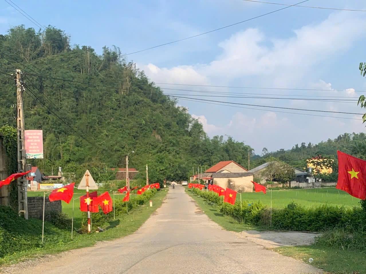 Người có uy tín xã Bằng Mạc luôn tích cực vận động Nhân dân tham gia giữ gìn an ninh chính trị, trật tự an toàn xã hội, phòng chống tệ nạn xã hội, từng bước xây dựng nếp sống văn minh ở khu dân cư