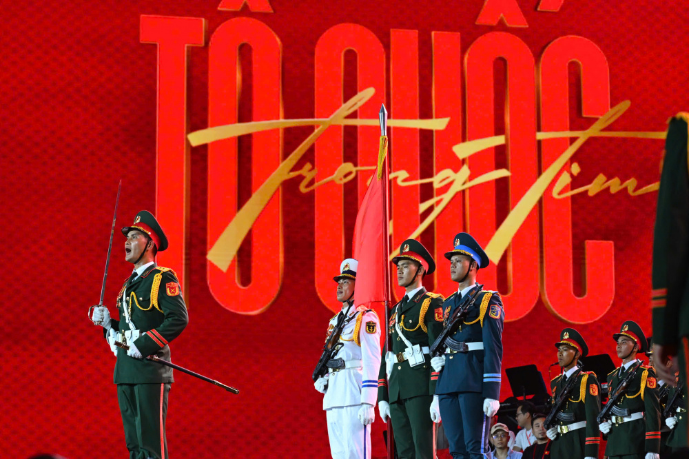 Mỹ Đình rực sáng, sẵn sàng cho đêm diễn ‘Tổ quốc trong tim’