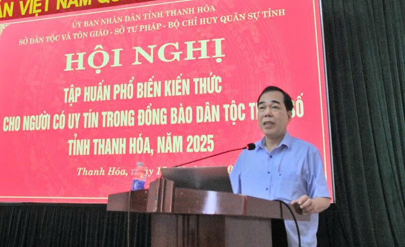 Ông Bá Tường, Phó Giám đốc Sở Dân tộc và Tôn giáo tỉnh Tường phát biểu về vai trò của Người có uy tín trong cộng đồng. Ông Cầm Bá Tường, Phó Giám đốc Sở Dân tộc và Tôn giáo tỉnh Thanh Hóa phát biểu về vai trò của Người có uy tín trong cộng đồng.