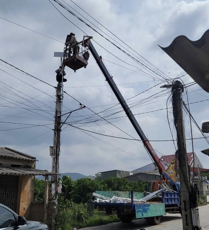 Bắc Giang nghiệm thu mô hình đèn năng lượng mặt trời đầu tiên tại Phì Điền