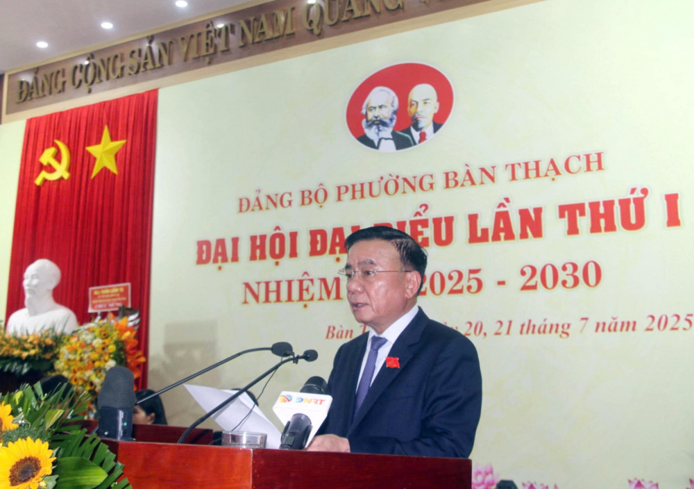 Thường trực Ban Bí thư Trung ương Đảng Trần Cẩm Tú yêu cầu phường Bàn Thạch phải phấn đấu để trở thành mô hình kiểu mẫu về phát triển đô thị gắn với tăng trưởng kinh tế nhanh, bền vững.