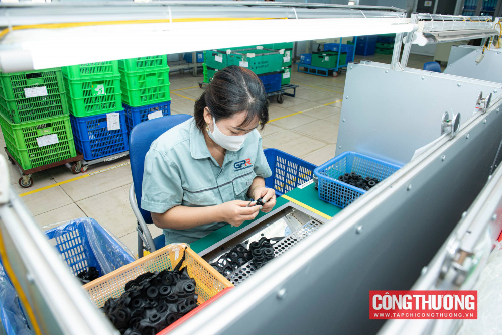 Các doanh nghiệp sản xuất sản phẩm thuộc Danh mục sản phẩm công nghiệp hỗ trợ ưu tiên phát triển quy định tại Phụ lục I ban hành kèm theo Nghị định này được hỗ trợ kinh phí từ Chương trình phát triển công nghiệp hỗ trợ