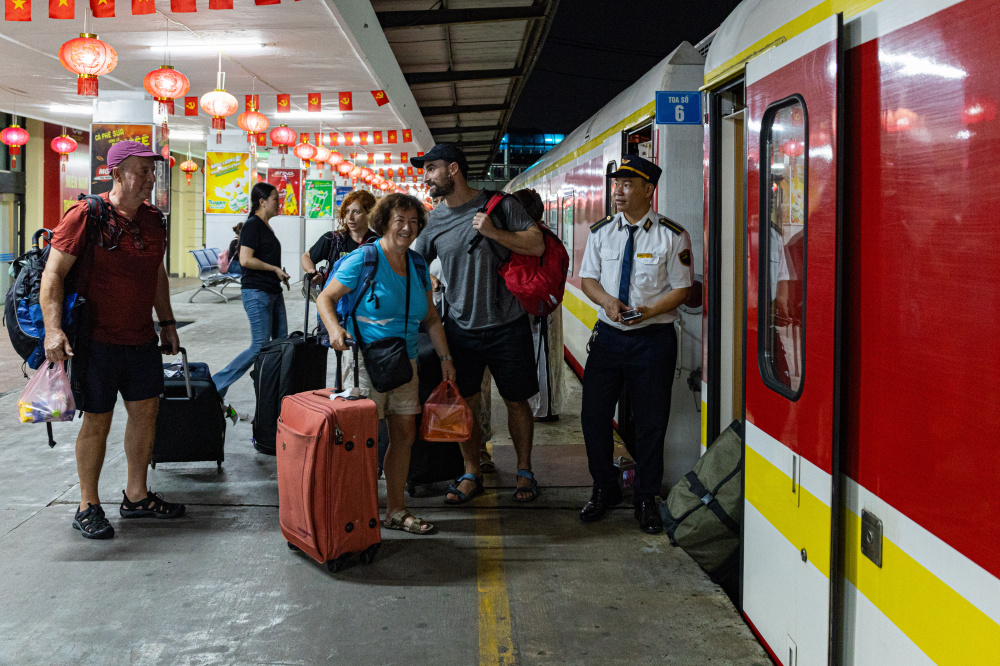 Chính thức khai trương đoàn tàu khách cao cấp JQB1/JQB2 trên tuyến Hà Nội - Đồng Hới