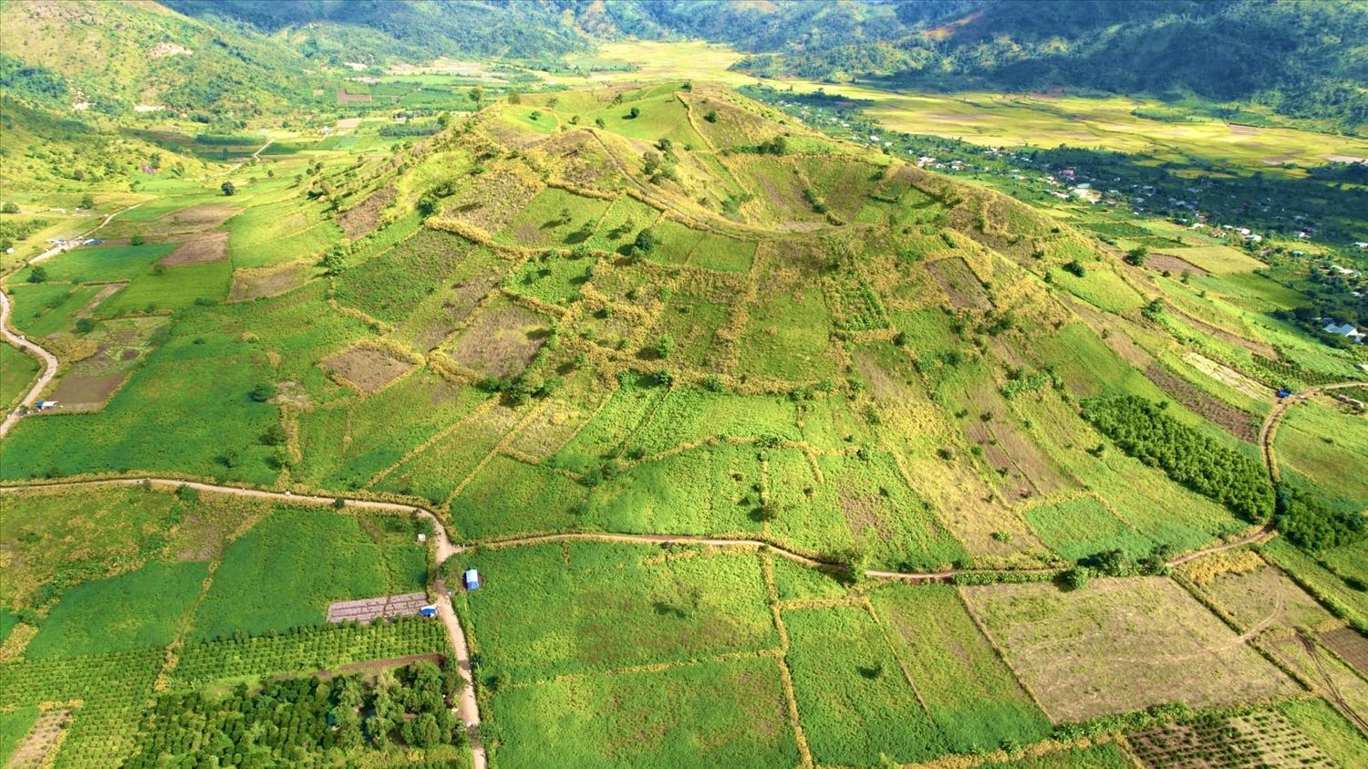 Công trình được triển khai tại khu nhà rông cũ, dưới chân núi lửa Chư Đang Ya - là một trong 10 miệng núi lửa đẹp nhất thế giới Công trình được triển khai tại khu nhà rông cũ, dưới chân núi lửa Chư Đang Ya - là một trong 10 miệng núi lửa đẹp nhất thế giới