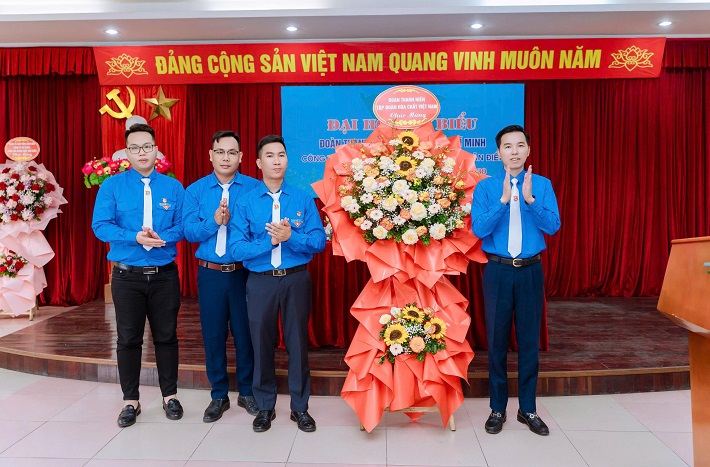 ông đức chúc mừng đại hội