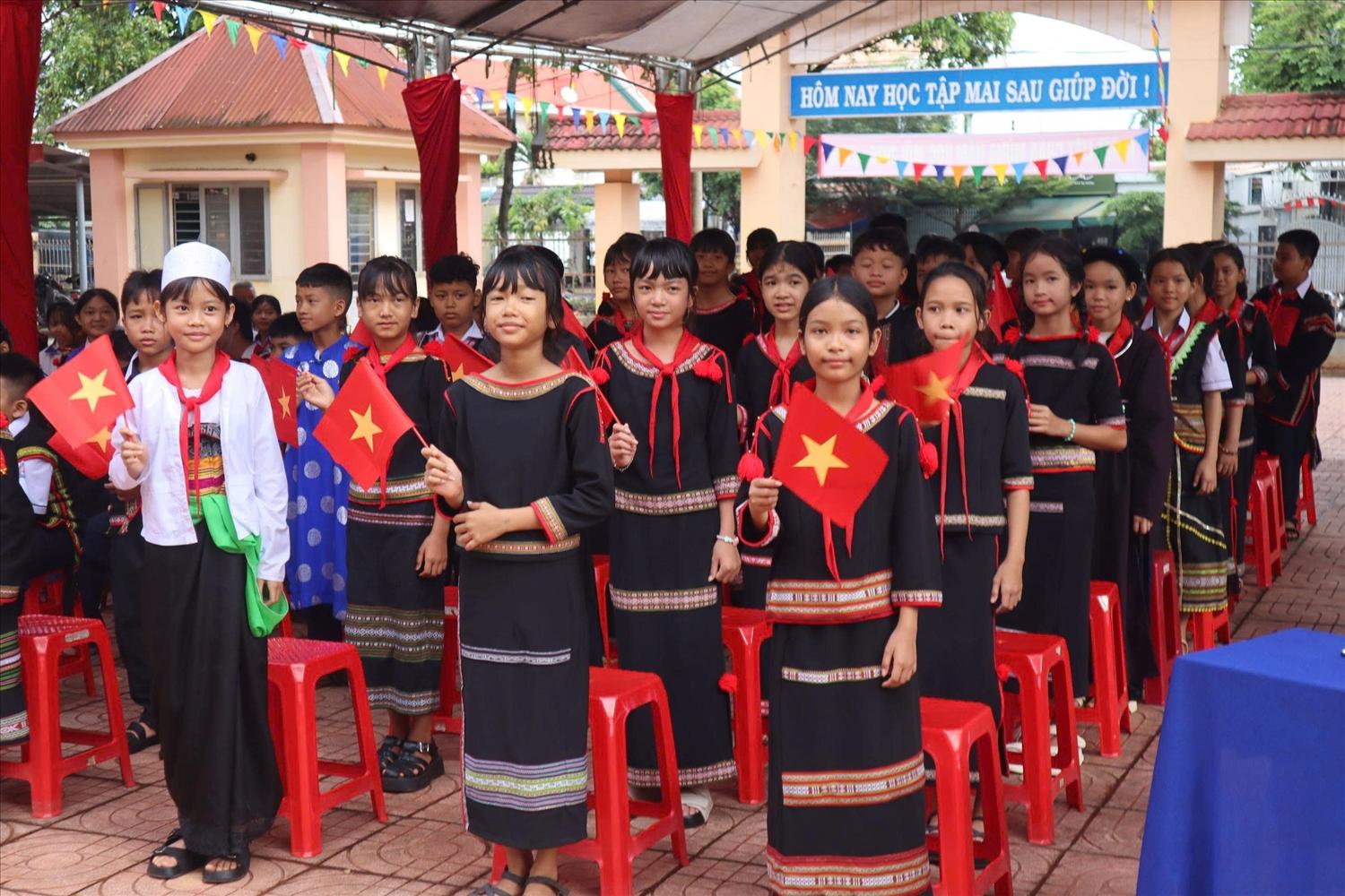 Học sinh Trường phổ thông Dân tộc nội trú THCS Buôn Ma Thuột khai giảng năm học mới 2025-2026