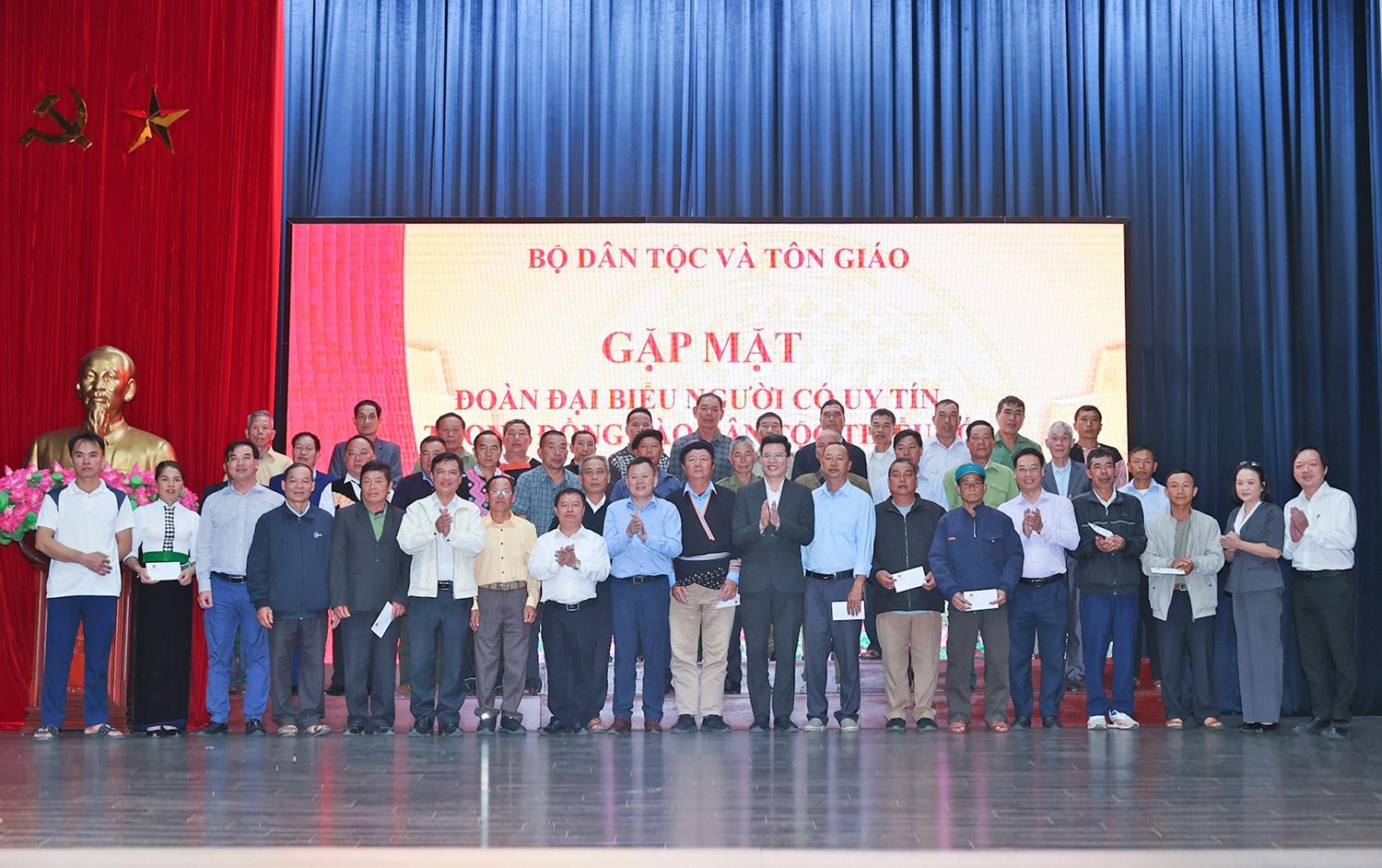 Đoàn đại biểu Người có uy tín tiêu biểu trong đồng bào DTTS tỉnh Sơn La đến thăm Bộ Dân tộc và Tôn giáo ngày 26/11/2025.