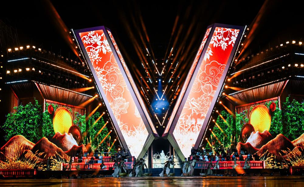 Mỹ Đình rực sáng, sẵn sàng cho đêm diễn ‘Tổ quốc trong tim’