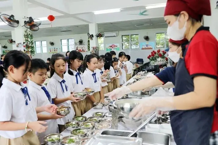 Hà Nội hỗ trợ ăn bán trú cho học sinh tiểu học năm học 2025 - 2026