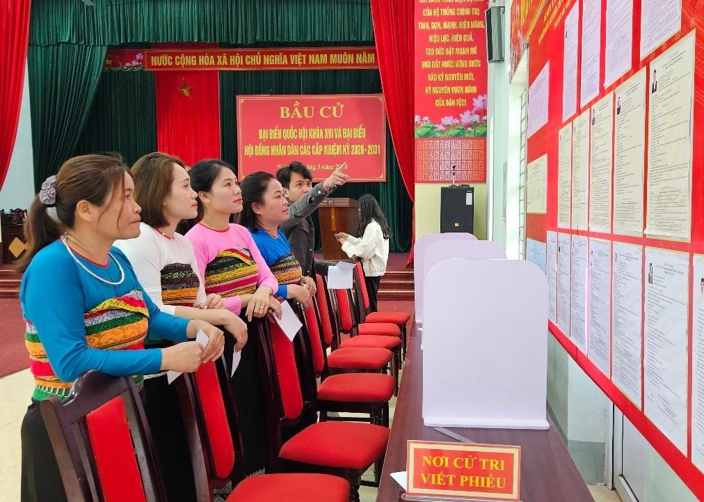 Xã Hiền Kiệt có hơn 5.270 cử tri tham gia bỏ phiếu tại 5 khu vực bầu cử, công tác tổ chức được chuẩn bị chu đáo, bảo đảm trang nghiêm, an toàn, đúng quy định.(Ảnh Quỳnh Trâm)