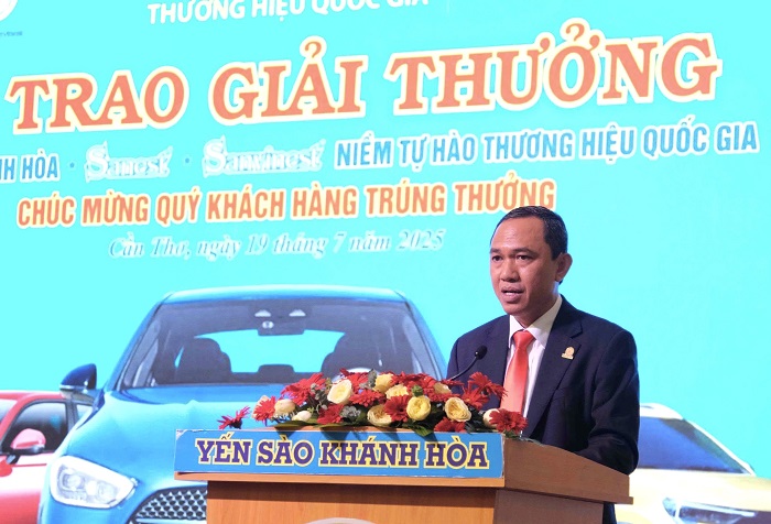 Ông Lê Đức Tiến, Phó Tổng giám đốc Công ty Yến Sào Khánh Hoà