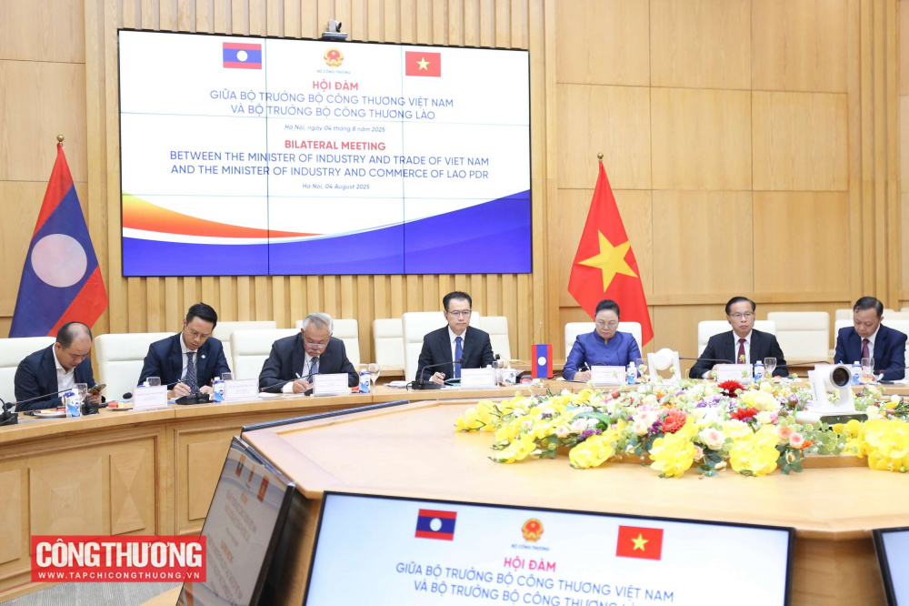 Tăng cường kết nối, tạo nền tảng vững chắc phát triển quan hệ Việt Nam - Lào lên tầm cao mới