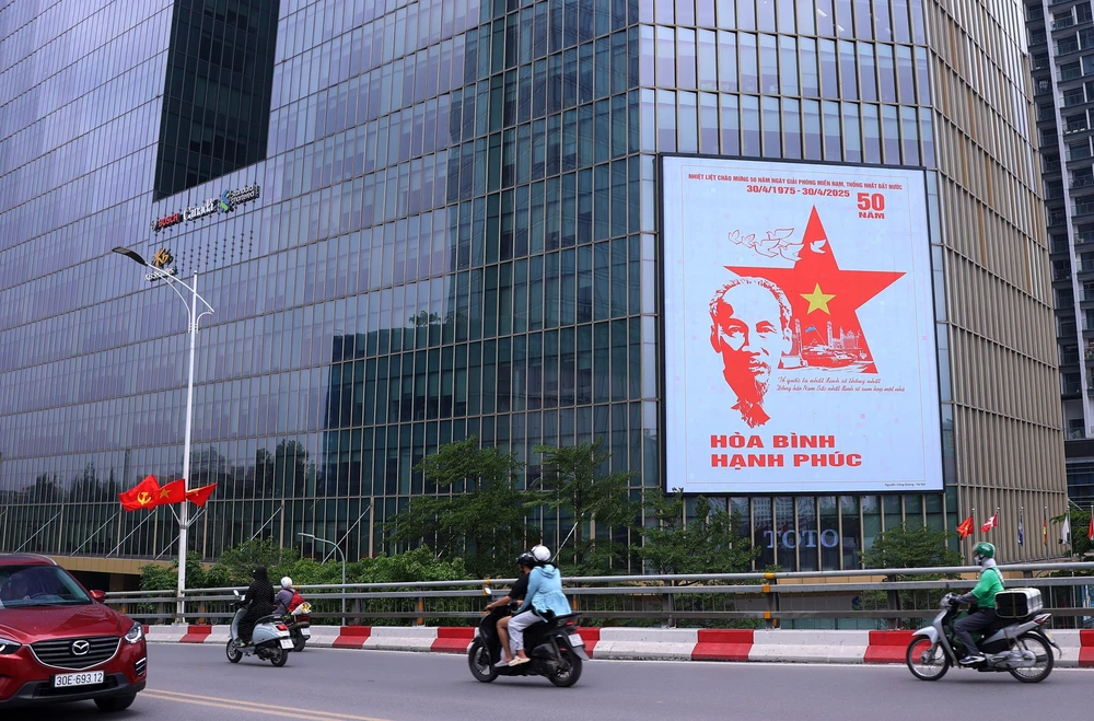 Hà Nội lắp đặt màn hình LED phục vụ Lễ diễu binh, diễu hành