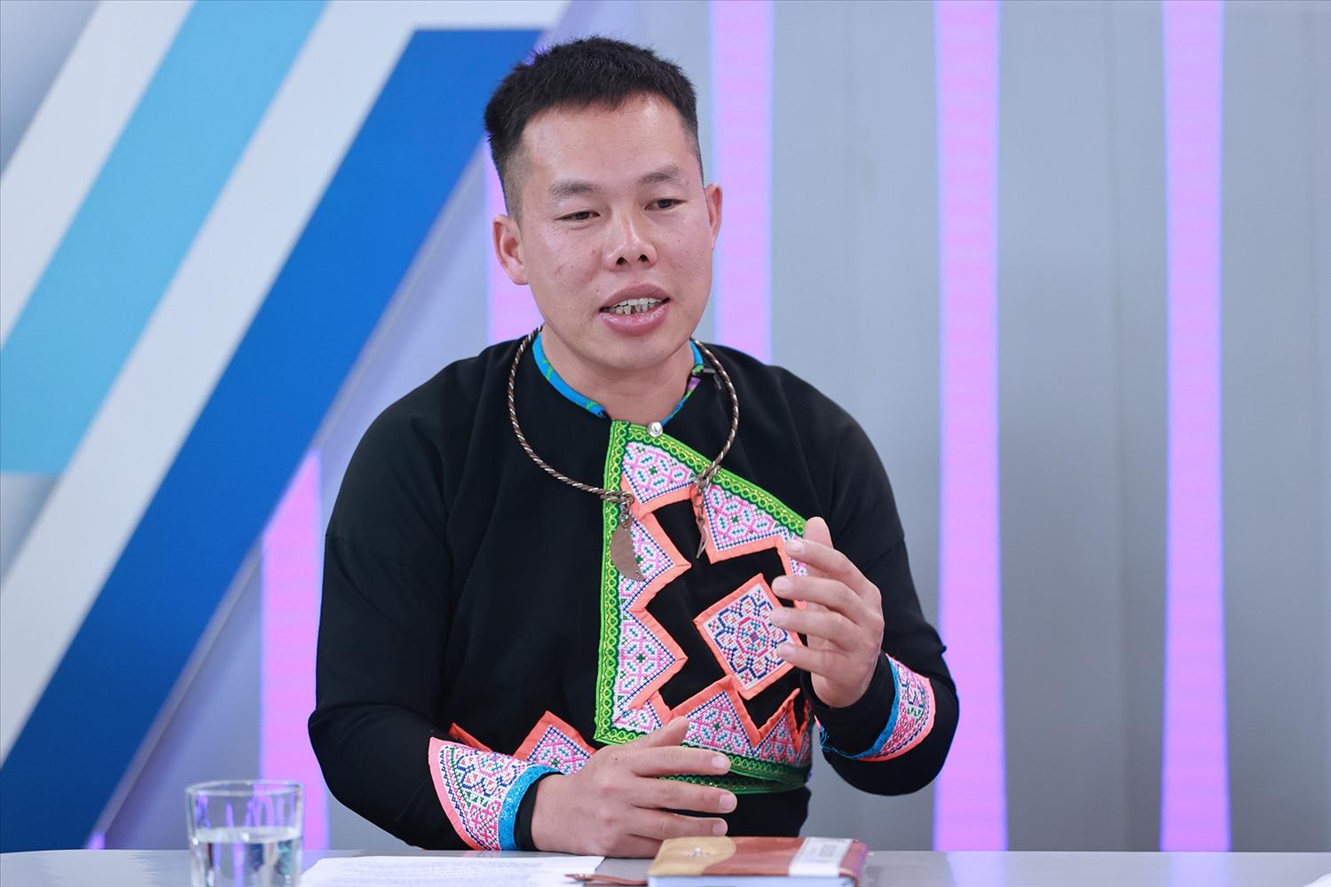 Vừ A Ly, dân tộc Mông, sinh sống tại bản Hang Trùng, xã Vân Hồ, tỉnh Sơn La