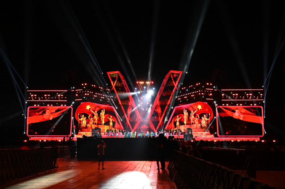 Mỹ Đình rực sáng, sẵn sàng cho đêm diễn ‘Tổ quốc trong tim’