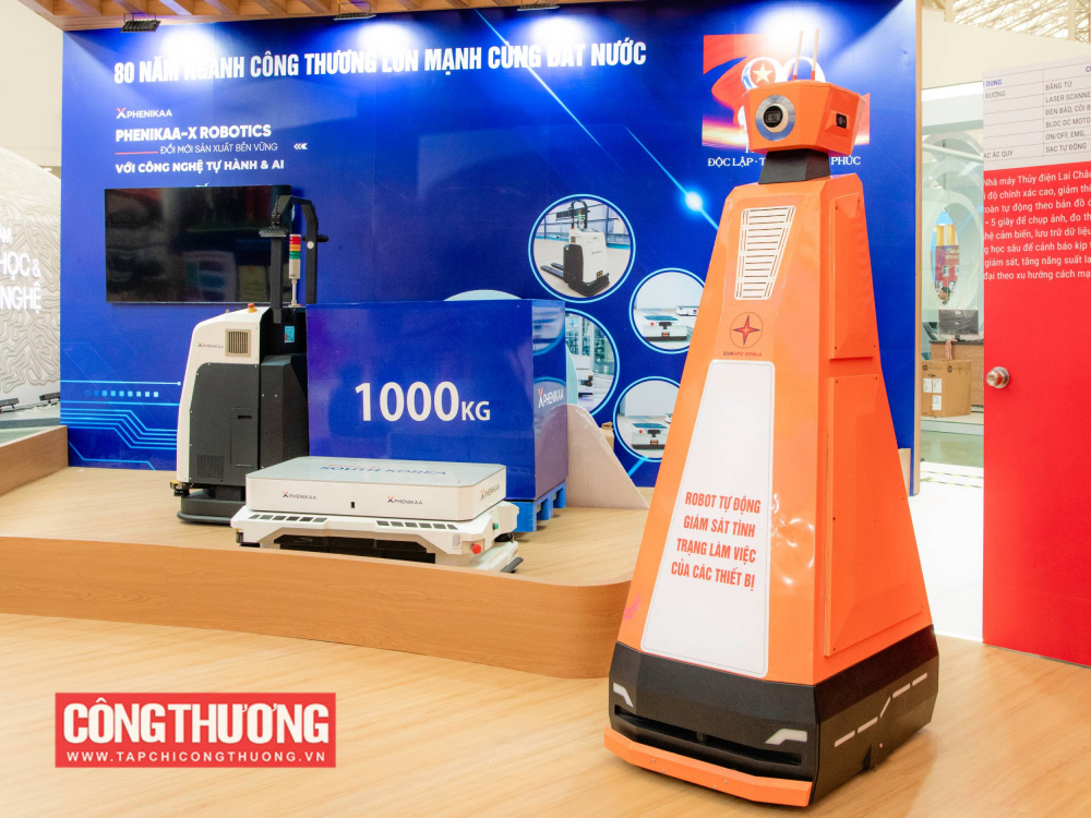 Triển lãm còn trưng bày một số hiện vật là thành tựu khoa học công nghệ của Ngành: Hai robot của Phenikaa-X tại triển lãm là robot tự hành công nghiệp phục vụ vận chuyển do đội ngũ kỹ sư Phenikaa-X phát triển, trong đó AMR Pallet Mover là robot tự hành “Make in Vietnam” đầu tiên được triển khai tại Nhà máy Samsung Electronics Thái Nguyên, được nghiên cứu, thiết kế và chế tạo hoàn toàn bởi Phenikaa-X; AMR 250 là robot tự hành linh hoạt, được sử dụng trong nước và xuất khẩu đi Hàn Quốc