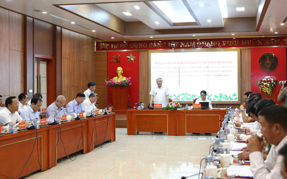 Phó Thủ tướng Thường trực Chính phủ Nguyễn Hòa Bình làm việc với Ban Thường vụ Tỉnh ủy Khánh Hòa về việc tháo gỡ khó khăn, vướng mắc cho các dự án trên địa bàn tỉnh - Ảnh: VGP