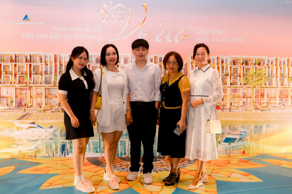 Lấy cảm hứng từ hoa hướng dương, sự kiện mở bán mang tên gọi “Flovana Vera - Hoa vươn từ đất, viết nên kiệt tác bên sông