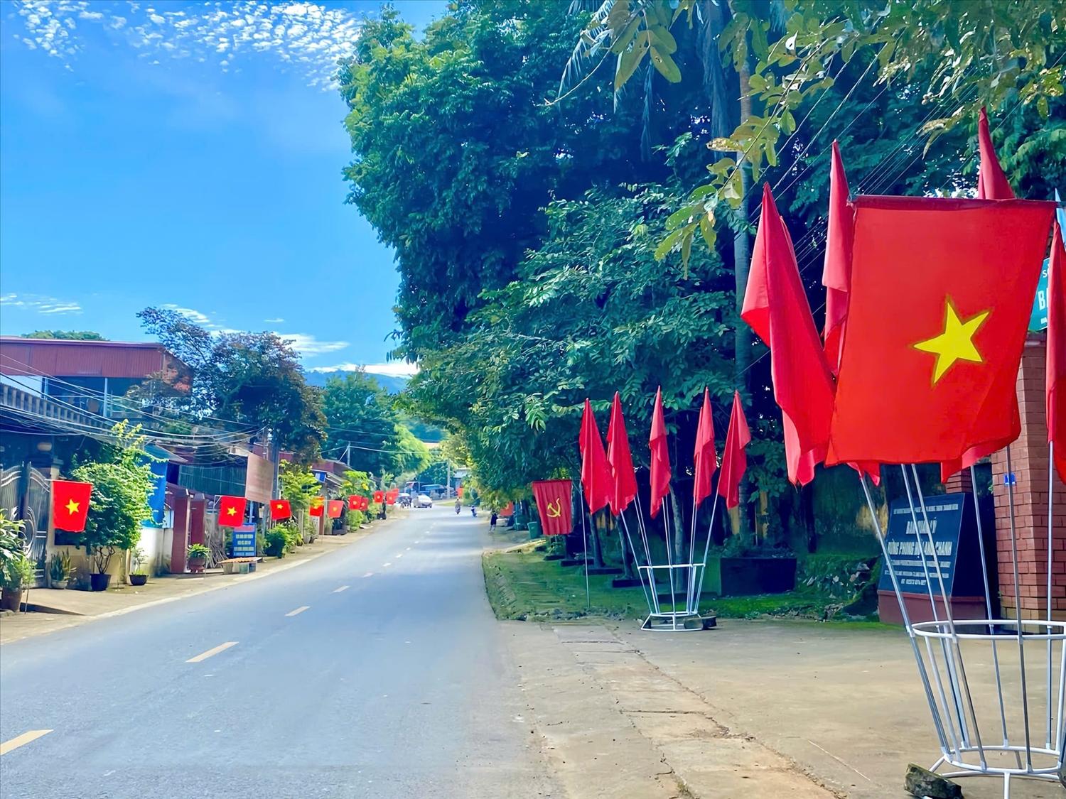 X&atilde; Linh Sơn đẩy mạnh truyền th&ocirc;ng cơ sở, x&acirc;y dựng cảnh quan tuy&ecirc;n truyền trực quan sinh động, g&oacute;p phần đưa chủ trương, ch&iacute;nh s&aacute;ch đến gần người d&acirc;n, từng bước giảm ngh&egrave;o về th&ocirc;ng tin